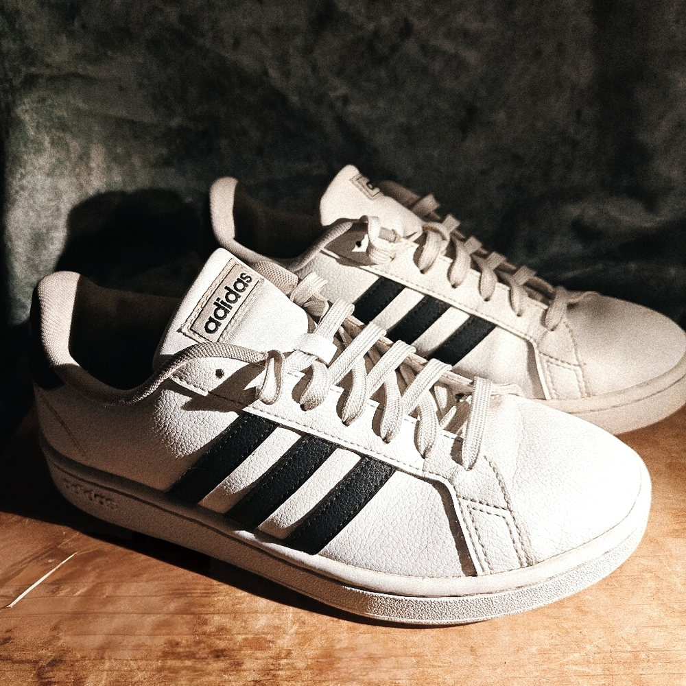 Ol' School Adidas Sz 8